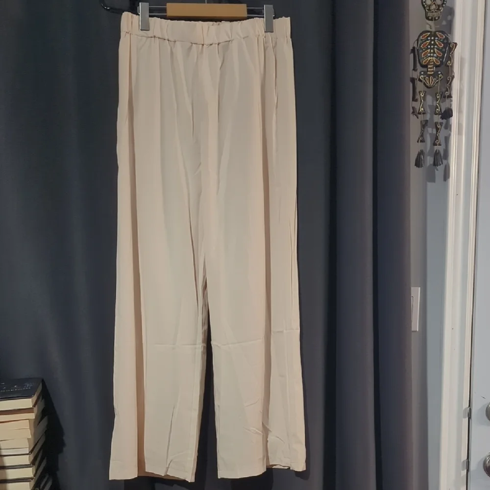 Elegant Cream Women's Top - Picture 2 of 2